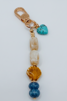 Beaded keychain with 'MAMA' charm on a light gray background