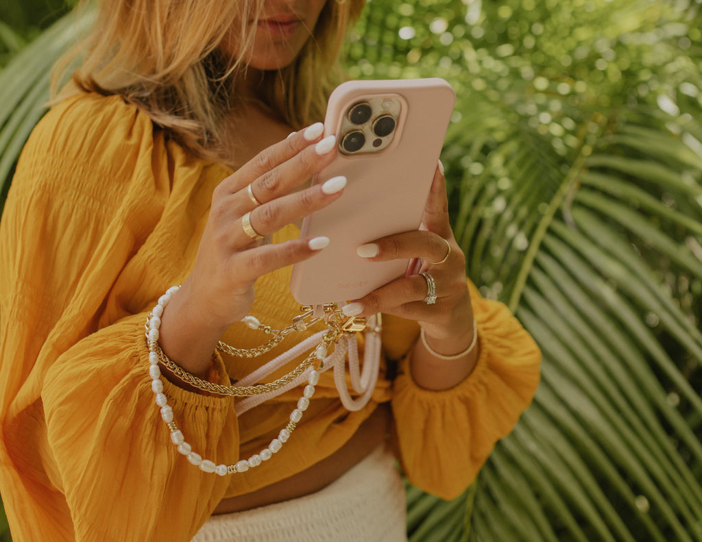 Pearl Minimal Wristlet